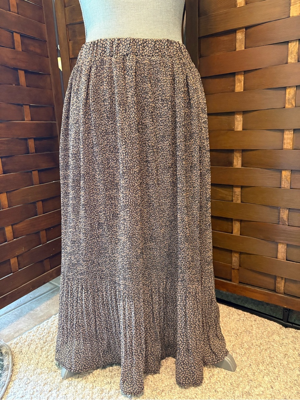 Molly Bracken micro floral pleated midi skirt size small